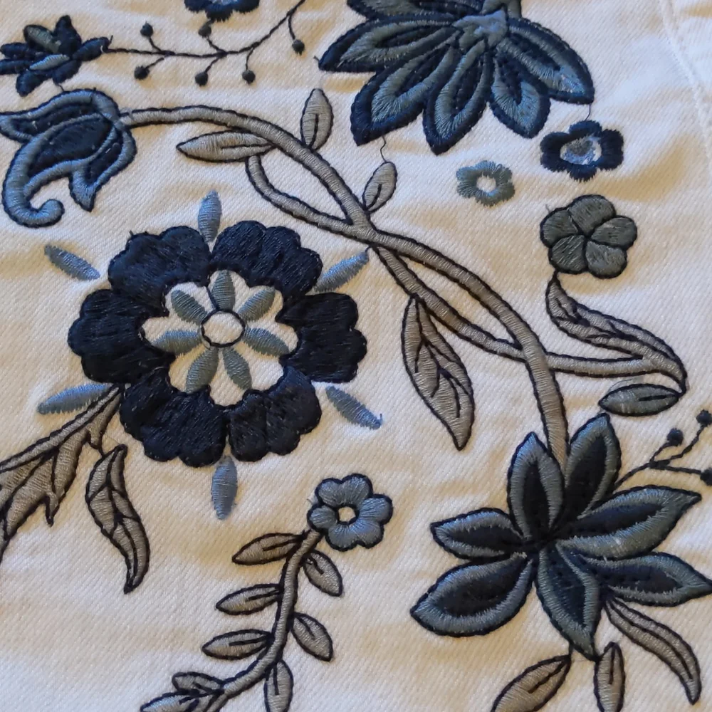 Altar'd State XS floral white jean skirt - Picture 2 of 9